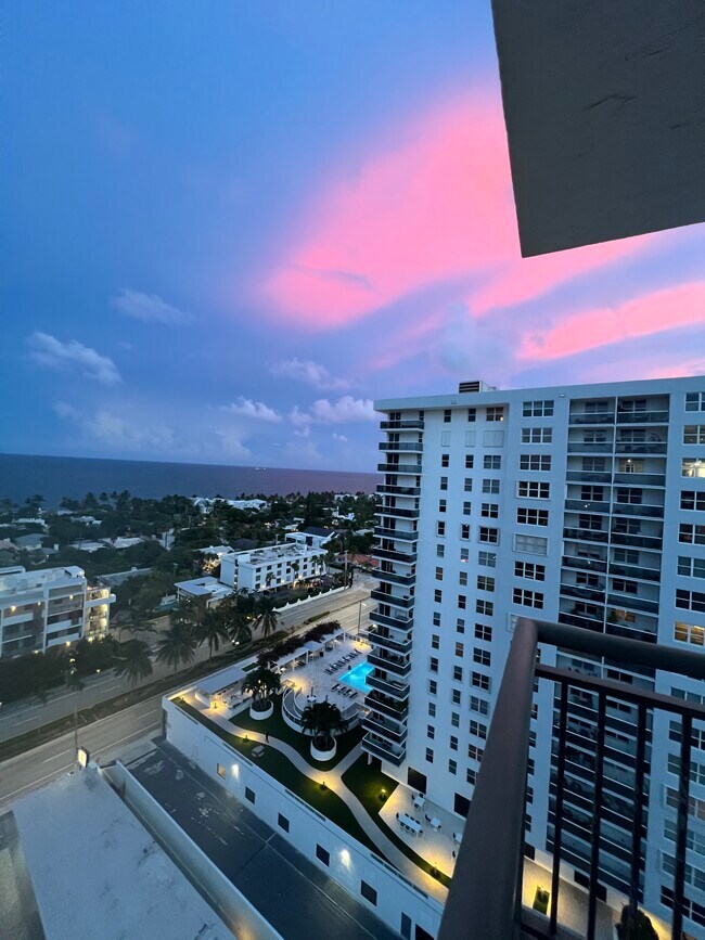 Foto del edificio - 3031 N Ocean Blvd
