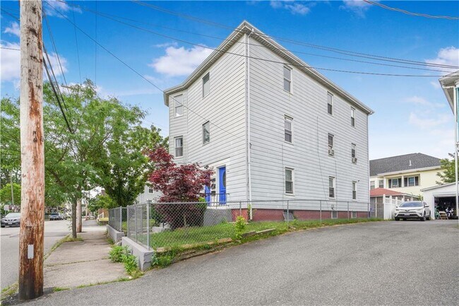 Building Photo - 202 Kenyon Ave