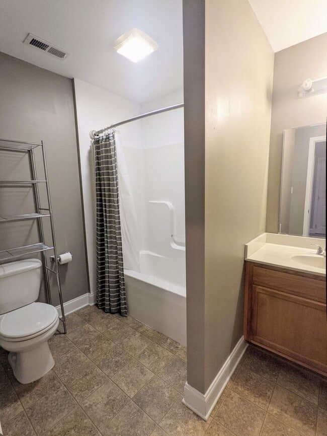 Foto del edificio - Windswept Condo! Great Asheville Location