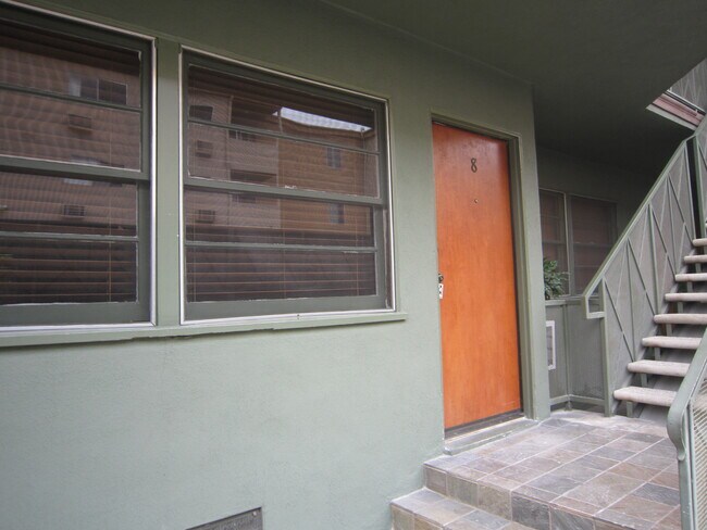 Foto del edificio - 10460 National Blvd