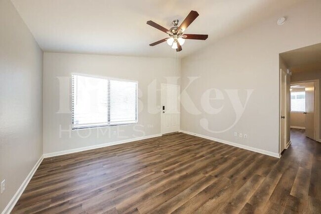 Foto del edificio - 3145 W Crest Ln