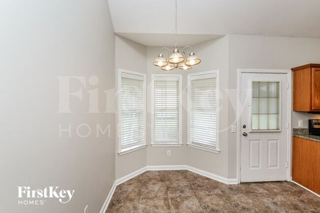 Foto del edificio - 8595 Shady Elm Dr