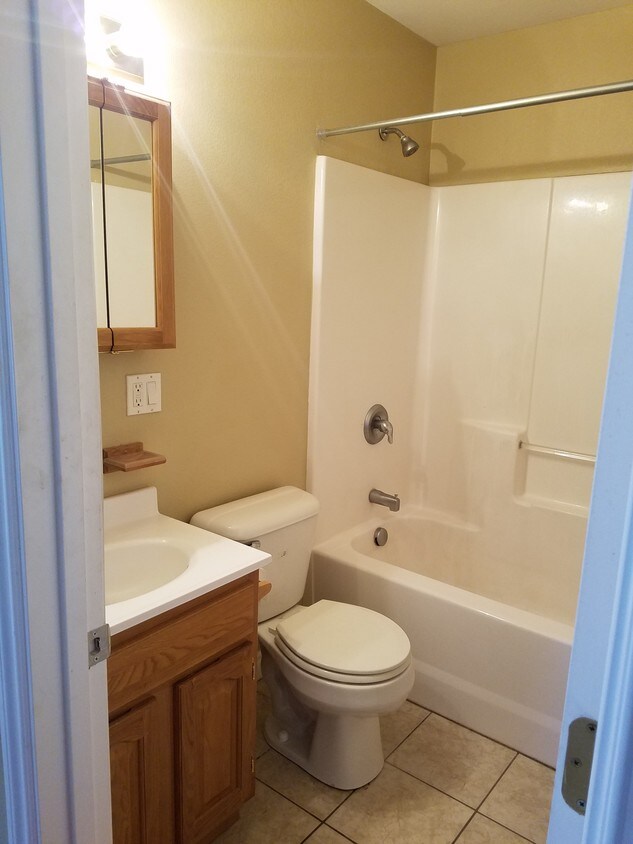 Foto principal - 320 W Broadway St