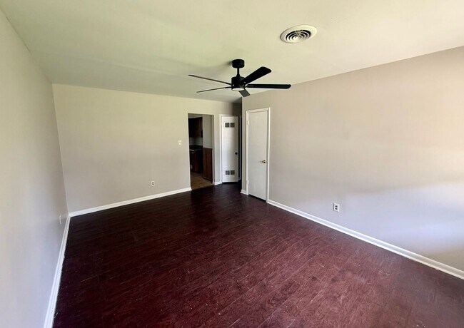 Foto del edificio - 2017 Fairfield Dr