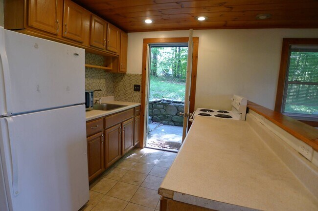 Building Photo - 51 Fairway Dr