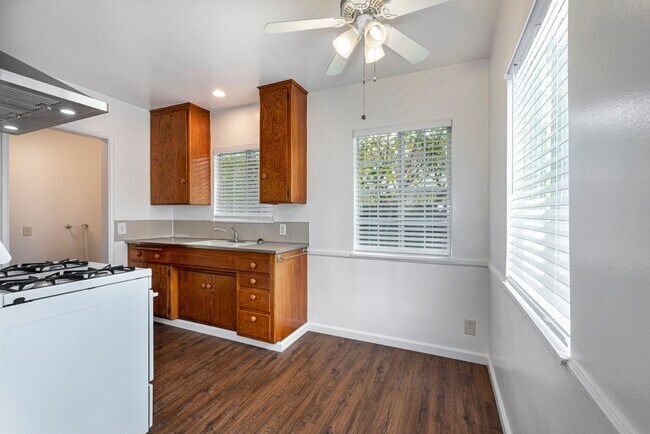 Foto del edificio - Mayflower Ave