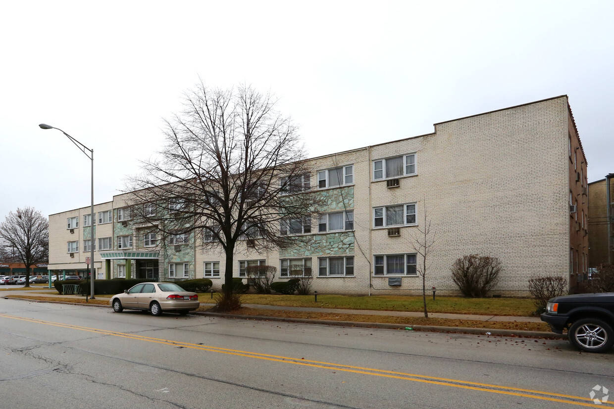 Building Photo - Aristocrat Apartments