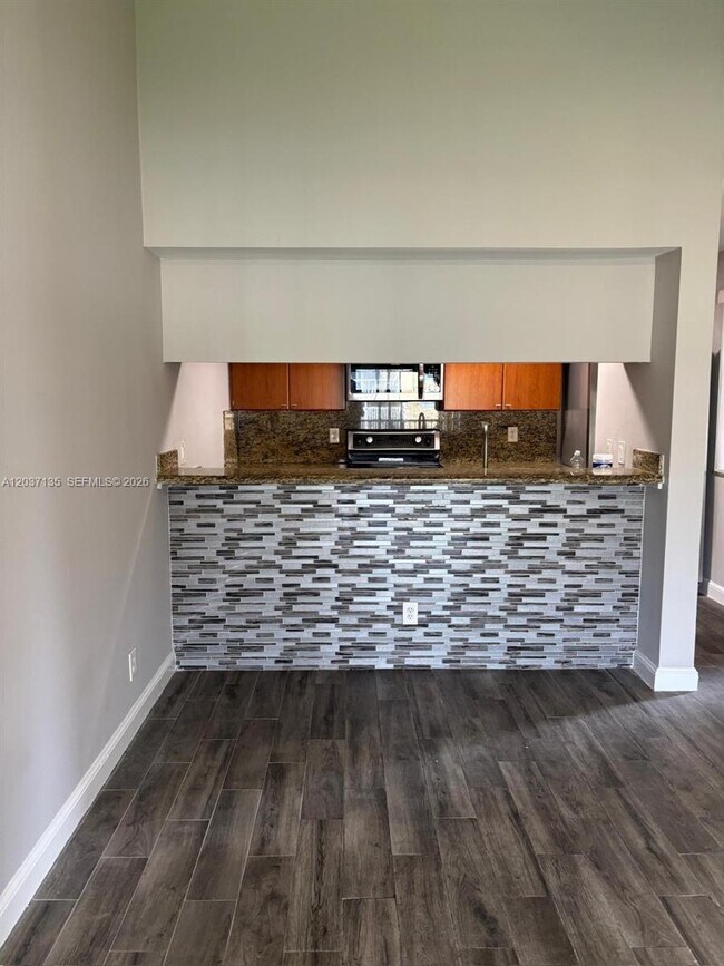 Foto del edificio - 11585 NW 43rd St