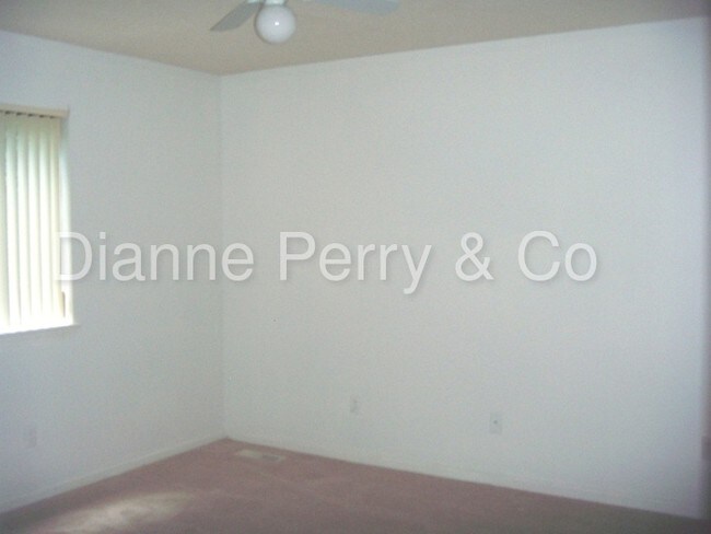 Building Photo - 522 S Kerr Ave