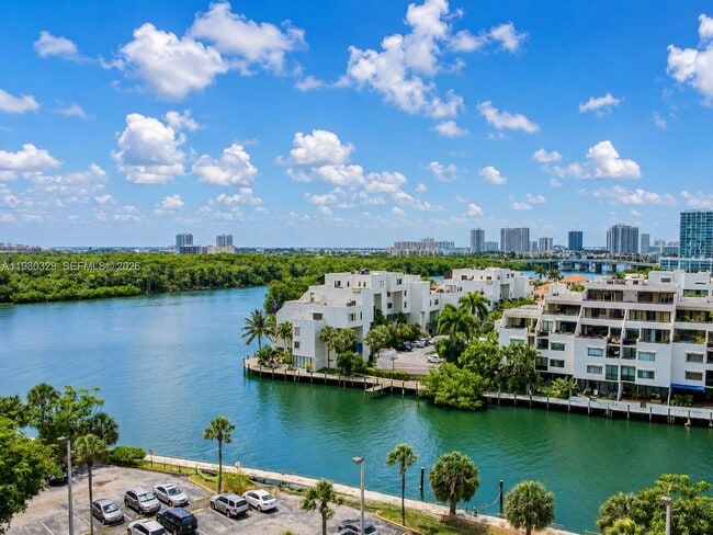 Building Photo - 400 Kings Point Dr