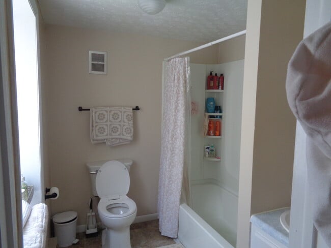 Full Bath Master Bedroom - 536 N Centre St