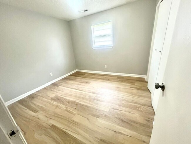 Foto del edificio - 2223 Jonathan Dr NW
