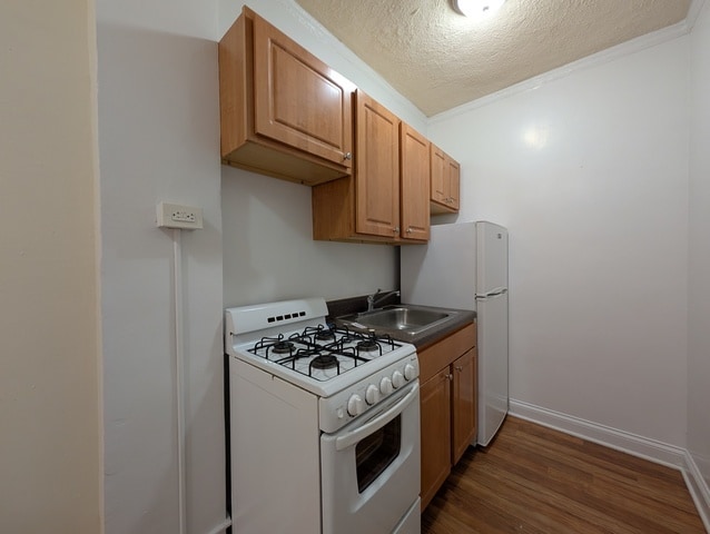 Building Photo - 5425 N Kenmore Ave
