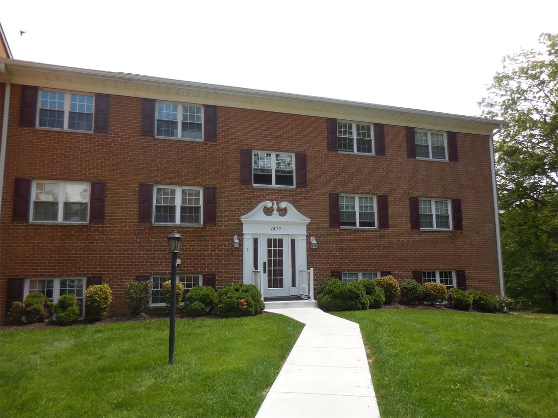 Primary Photo - 1032 Chesapeake Dr
