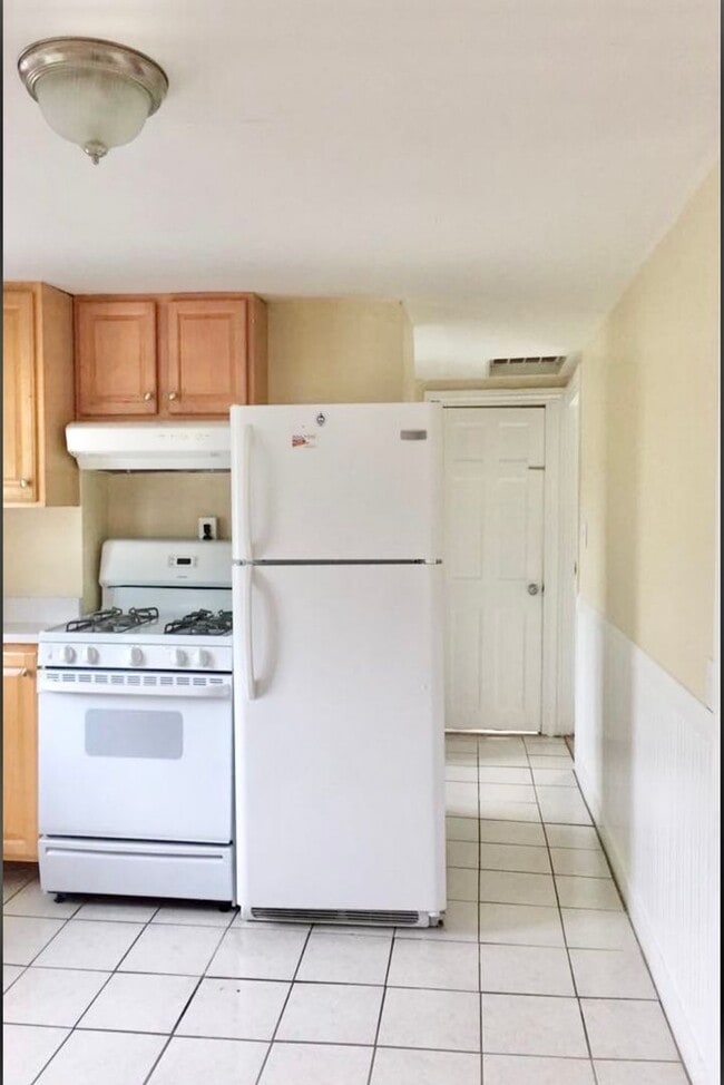 Building Photo - 42-44 Brighton Street (Maintenance Lease Up Only)