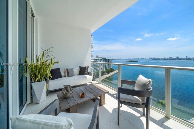 Foto del edificio - 2020 N Bayshore Dr