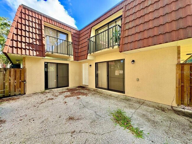 Building Photo - 2636 10th Ct