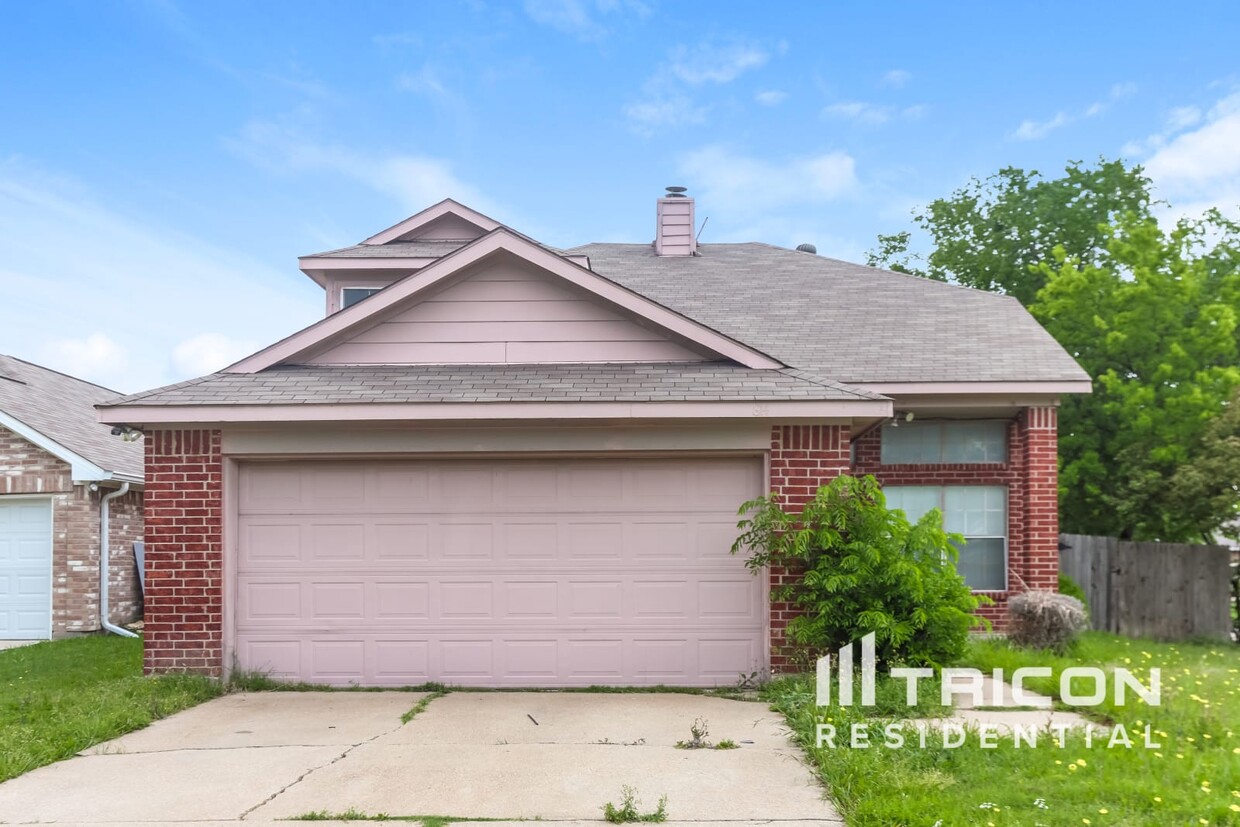 Foto principal - 814 Forest Oaks Dr