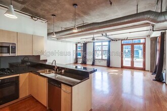 Building Photo - 877 Island Ave