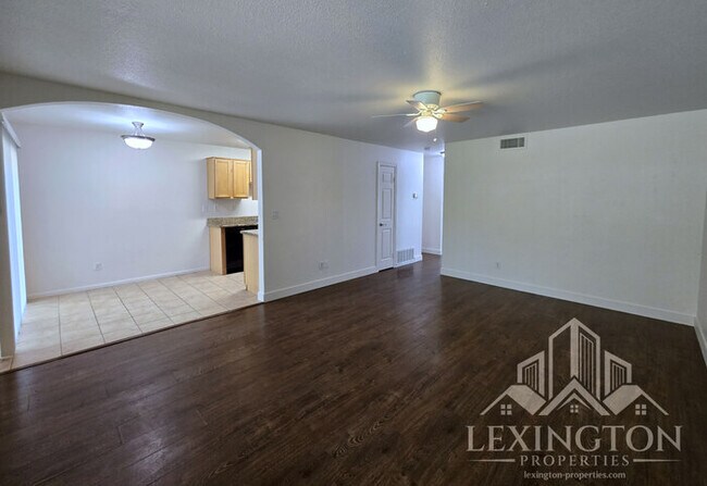 Building Photo - Beautifully Updated, 2BD/1BA, Condo availa...