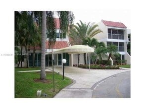 Building Photo - 120 Lakeview Dr