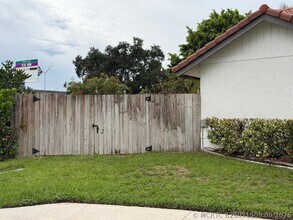 Building Photo - 199 SW 15th Ct