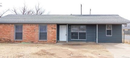 Building Photo - 1802 E 2nd St
