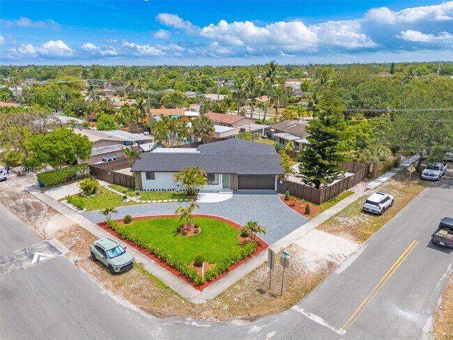 Foto del edificio - 3732 SW 16th St