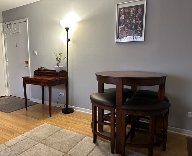 Foto del edificio - 2336 N Commonwealth Ave