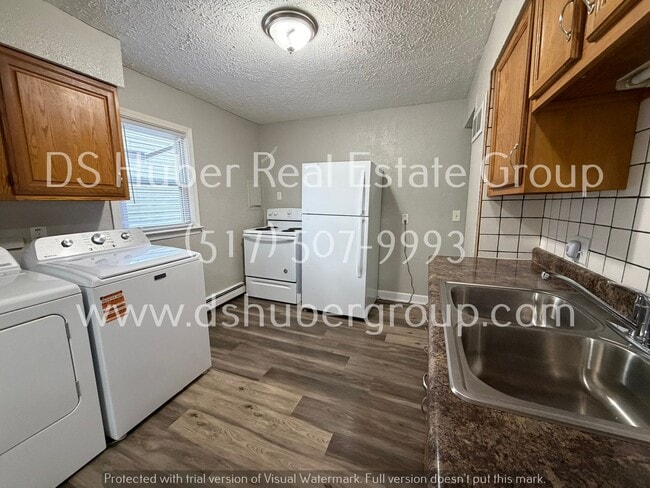 Photo - 4927 Starr Avenue Lansing, MI 48910 House