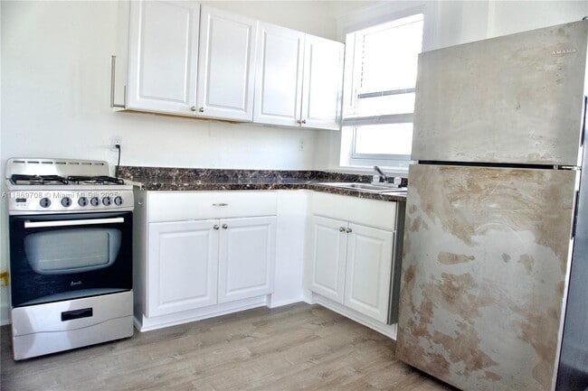 Foto del edificio - 501 SW 6th Ct