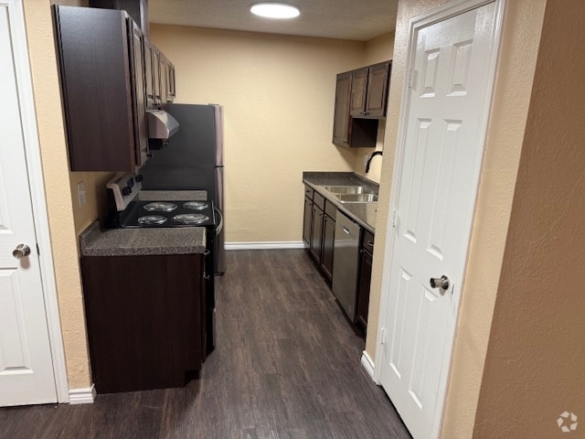 Building Photo - Pine Wood Apartments