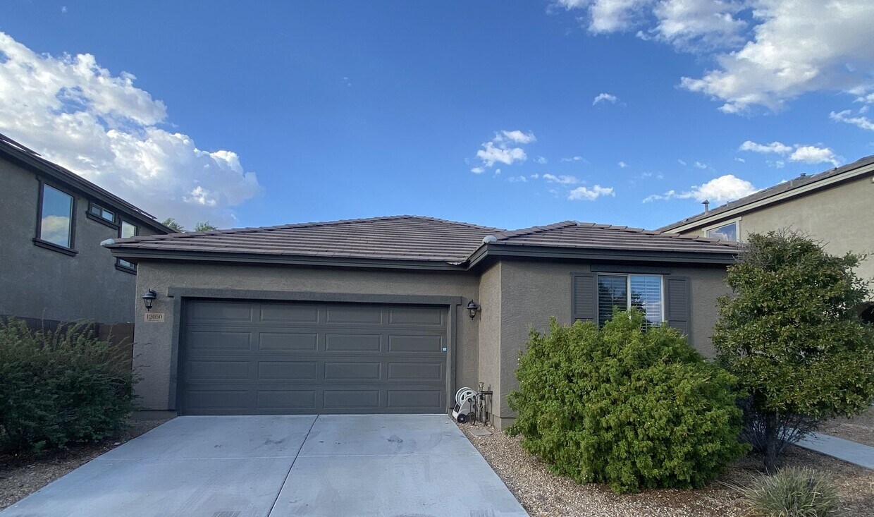 Primary Photo - Spacious 3 Bed 2 Bath Home in Desirable Pe...