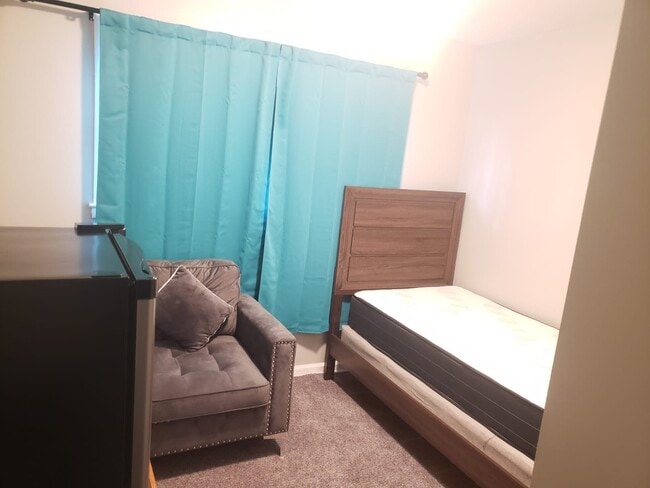 Foto del edificio - Fully-Furnished Rooms for Rent