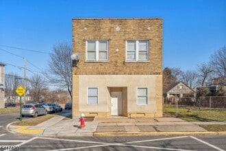 Building Photo - 1501 S Wood Ave