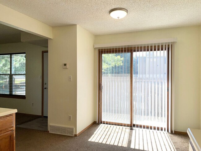 Foto del edificio - Nice 3 Bedroom Unit Near Everything!!