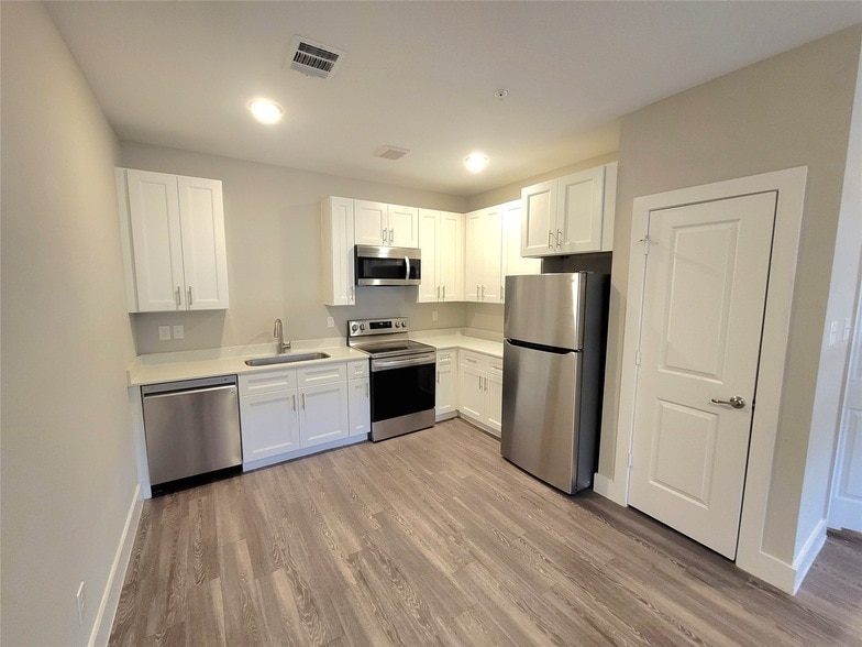 Photo - 1620 Crestdale Drive Unit 2105