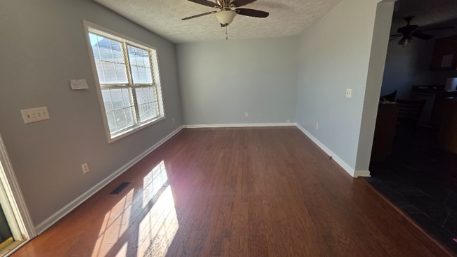 Foto del edificio - 912 Lyme Brook Ln