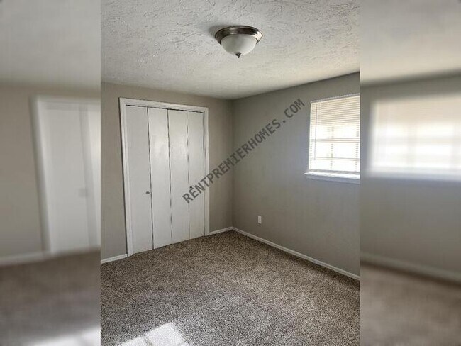Building Photo - 1112 NW 105th St