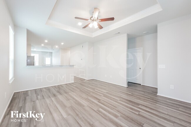 Foto del edificio - 5831 Longhorn Run Ln