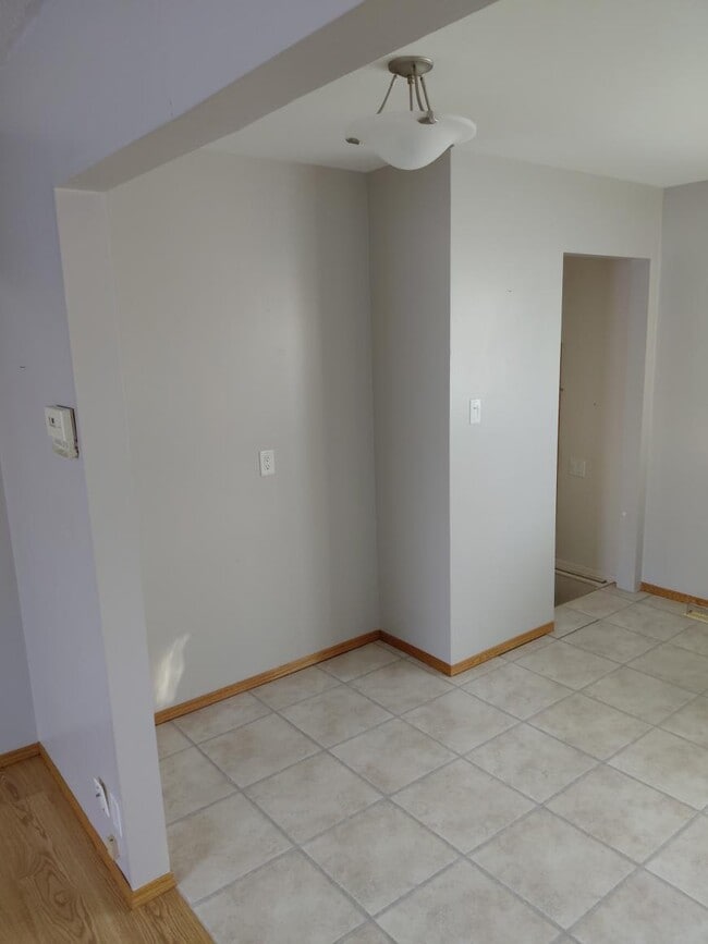 Building Photo - 3 bedroom in Regina SK S4R 4Y6