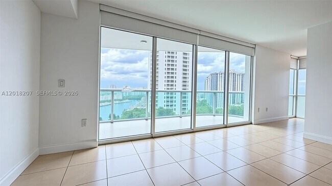 Foto del edificio - 19400 Turnberry Way