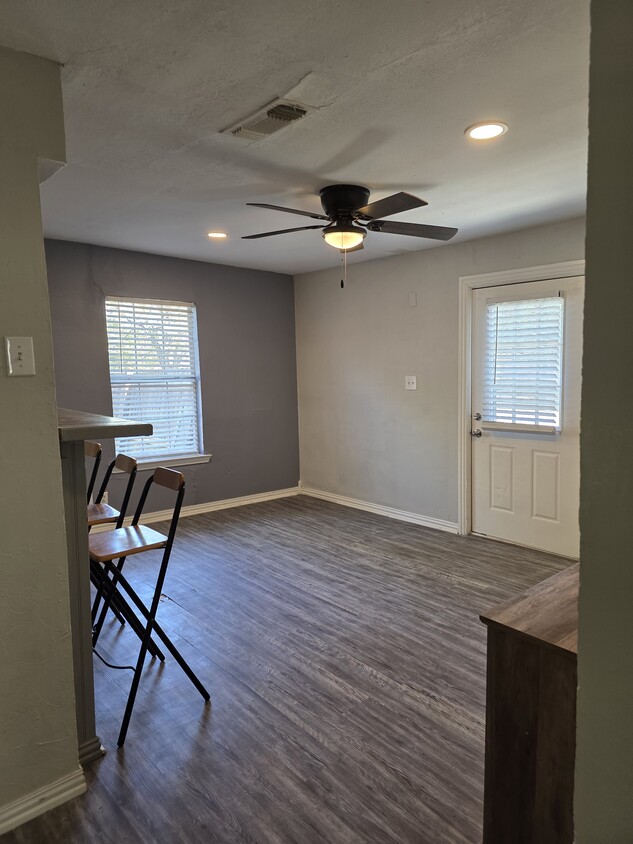 Foto principal - 204 San Angelo Ave