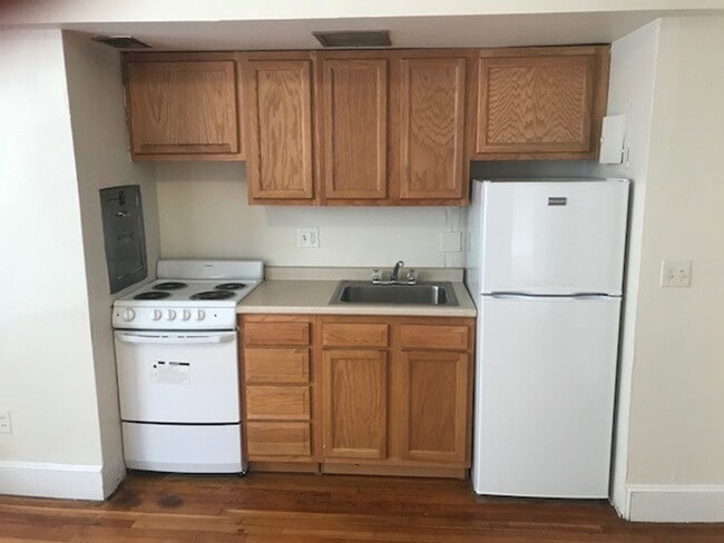 Building Photo - No Brokers Fee, No Security Deposit,  Heat, Hot Water Included, Elevator, Laundry, Parking for Rent