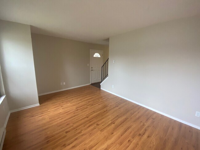 Foto del edificio - 3246 Rakeford Dr