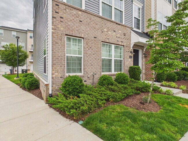 Foto del edificio - 5931 Laurel Bed Ln