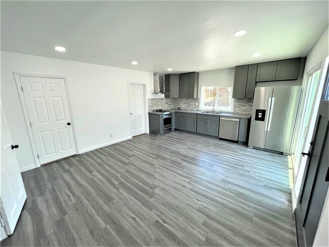 Building Photo - 8650 Orion Ave