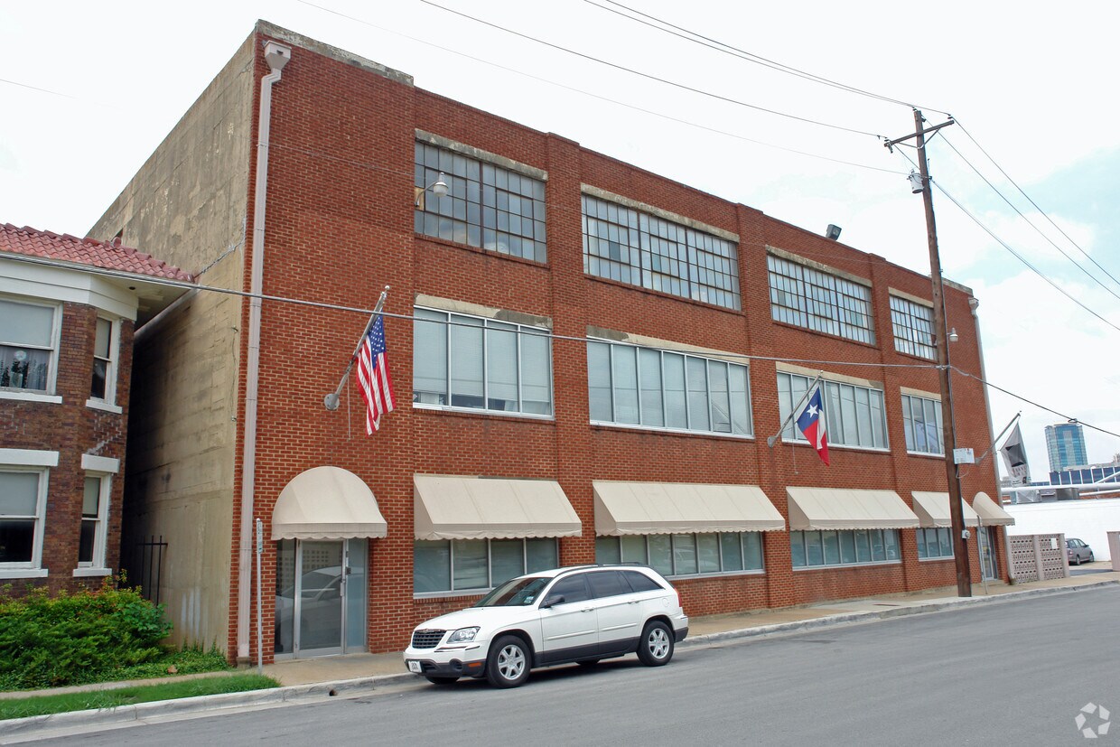 Dickson Jenkins Lofts Apartments in Fort Worth, TX