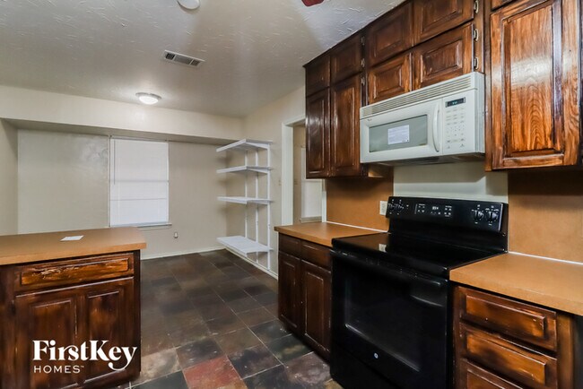 Building Photo - 8608 Skyview Terrace