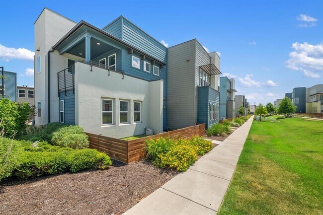 Building Photo - 9015 Cattle Baron Path